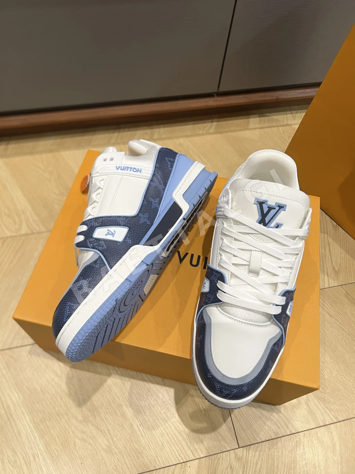 루이비통 LV 26 데님 컬러웨이 트레이너 신발 상세 이미지 7
