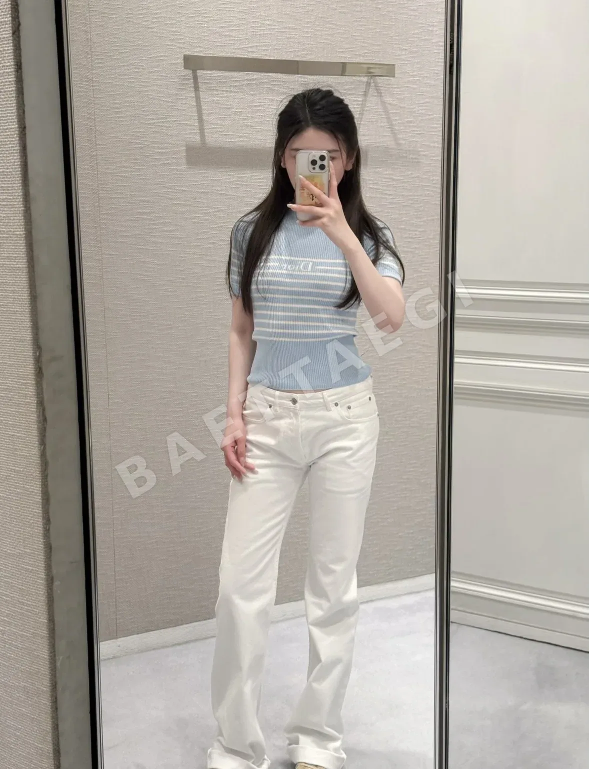 디올 스트라이프 로고 자수 슬림핏 반팔 니트 여성의류 상세 이미지 9