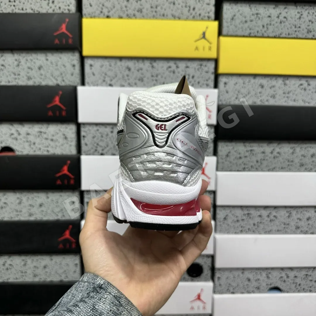 아식스 [LZ] 젤 카야노 14 1201A019-104 200596 Asics Gel-Kayano 14 White Pure Silver 상세 이미지 9