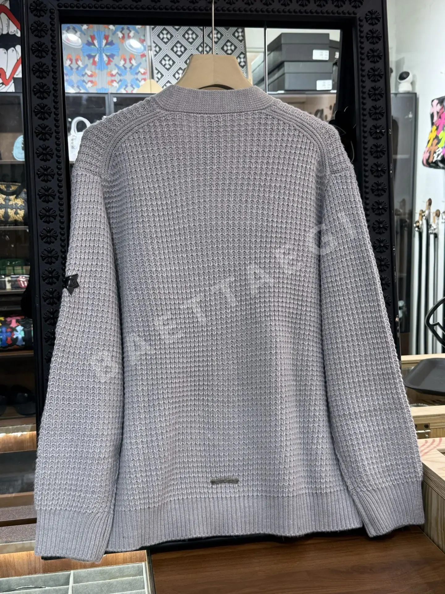 크롬하츠 크로스 아플리케 V넥 캐시미어 가디건 상세 이미지 2