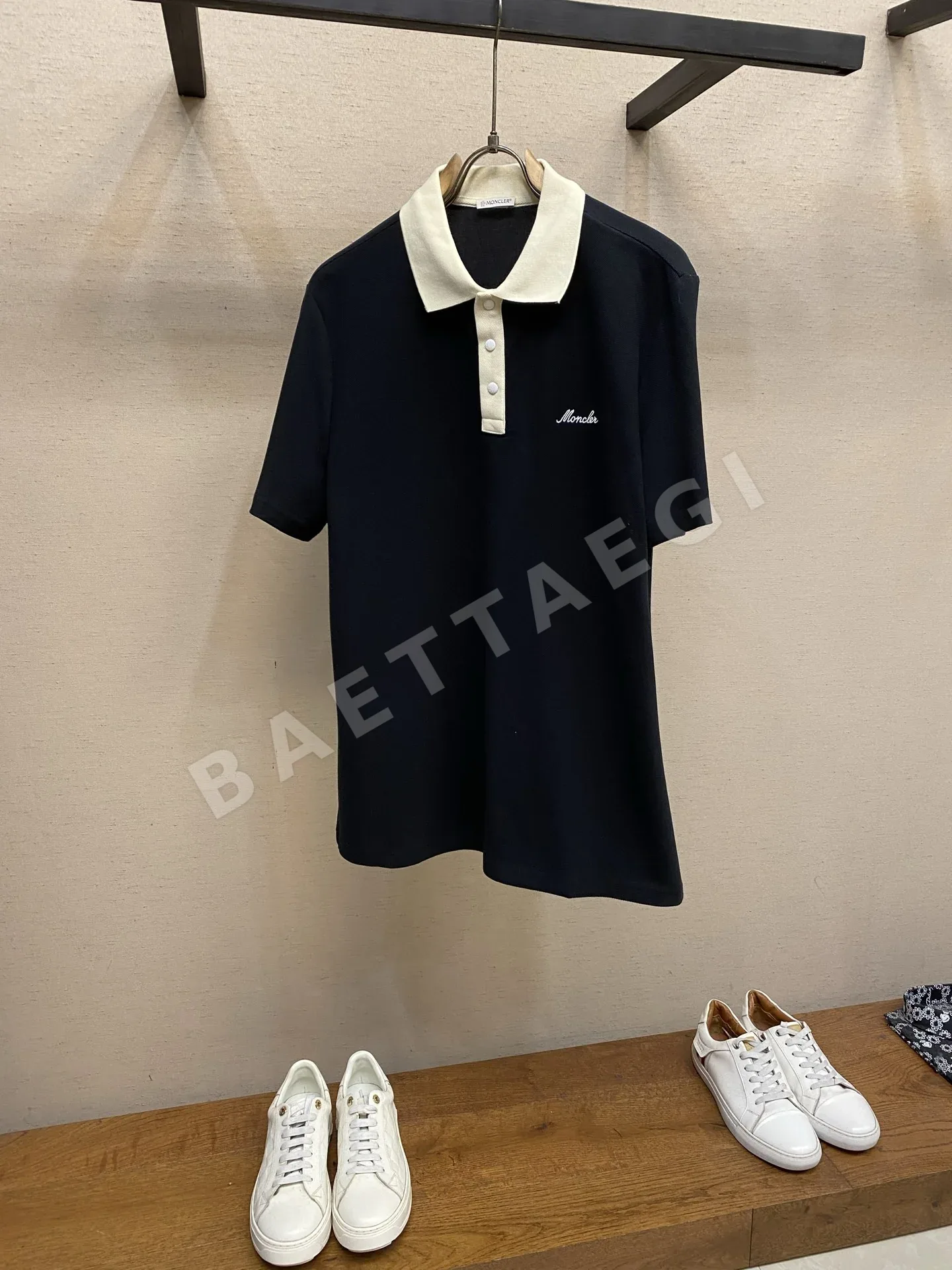 몽클레르 남성 자수 로고 반팔 폴로셔츠 48586