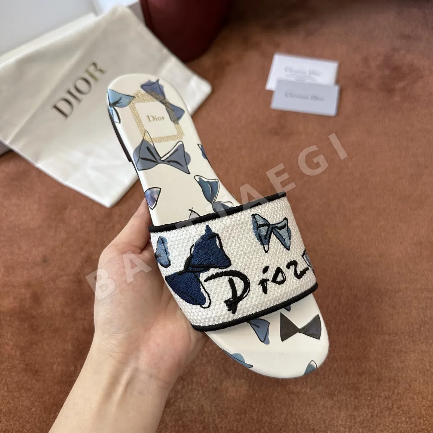 디올 샌들 캔버스 로고 자수 상세 이미지 3