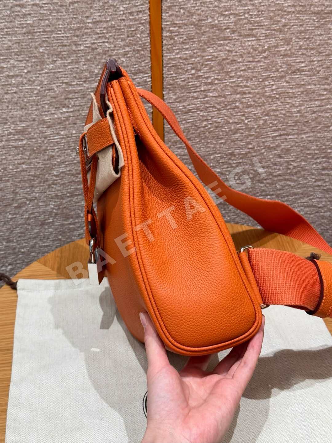 에르메스 핵 아 도 오렌지 토고 가죽 백팩 상세 이미지 4