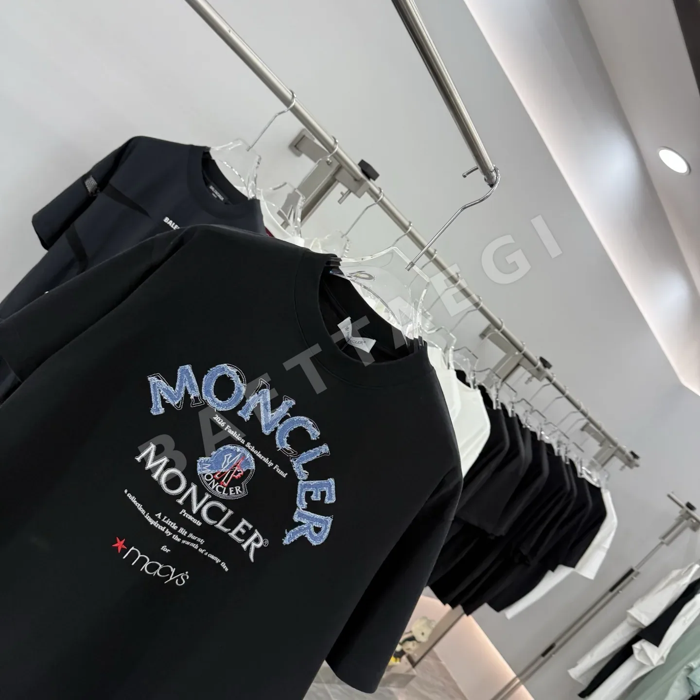 몽클레르 데님 자수 반팔 티셔츠 상세 이미지 3
