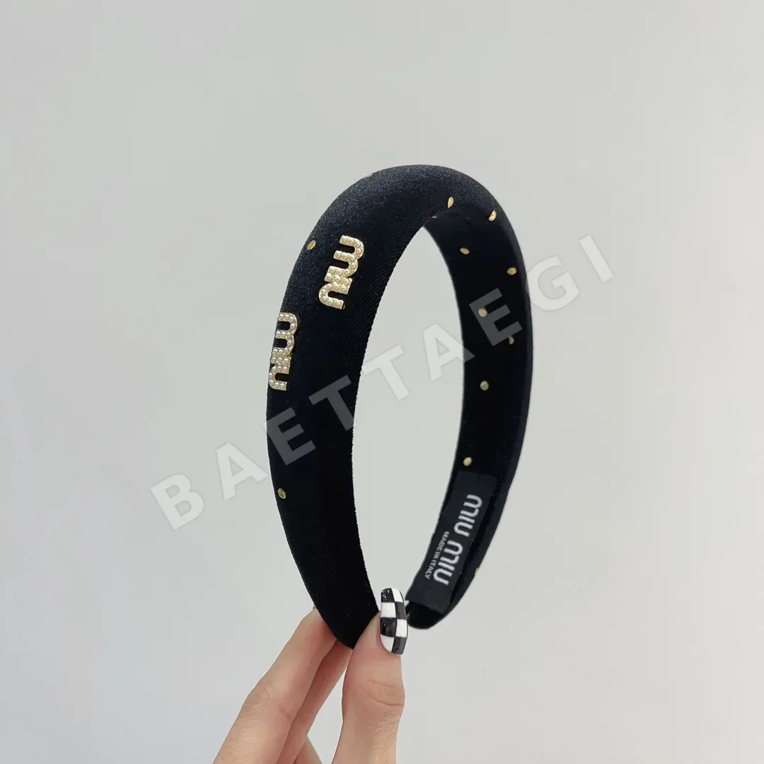 미우미우 벨벳 3D 로고 진주 헤드밴드 상세 이미지 9
