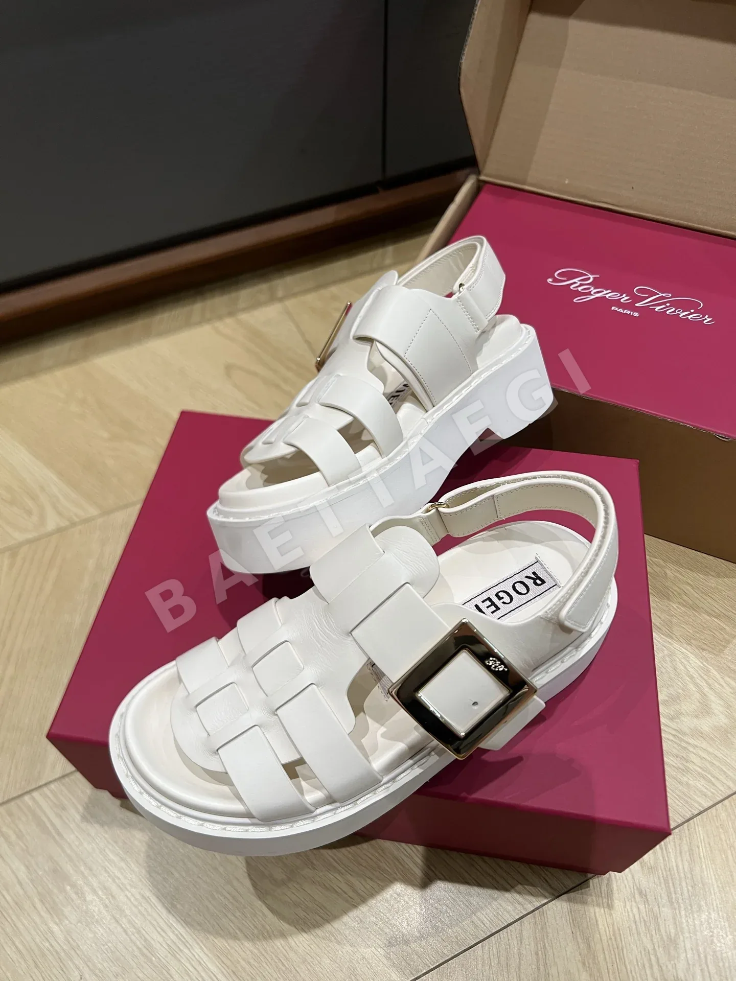 로저비비에 클래식 우븐 플랫폼 샌들 상세 이미지 7
