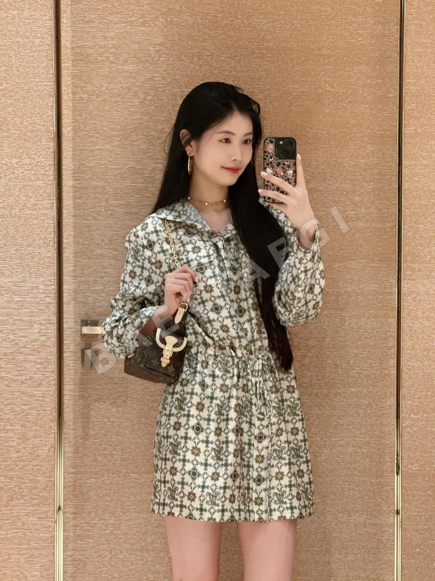 루이비통 모노그램 플라워 셔츠 원피스 상세 이미지 3