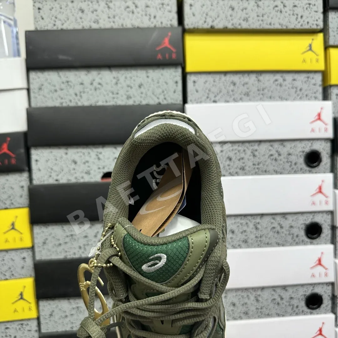 아식스 [WZ] 젤 NYC 1203A739-300 200382 Asics Gel-NYC Grove Olive Canvas 상세 이미지 2