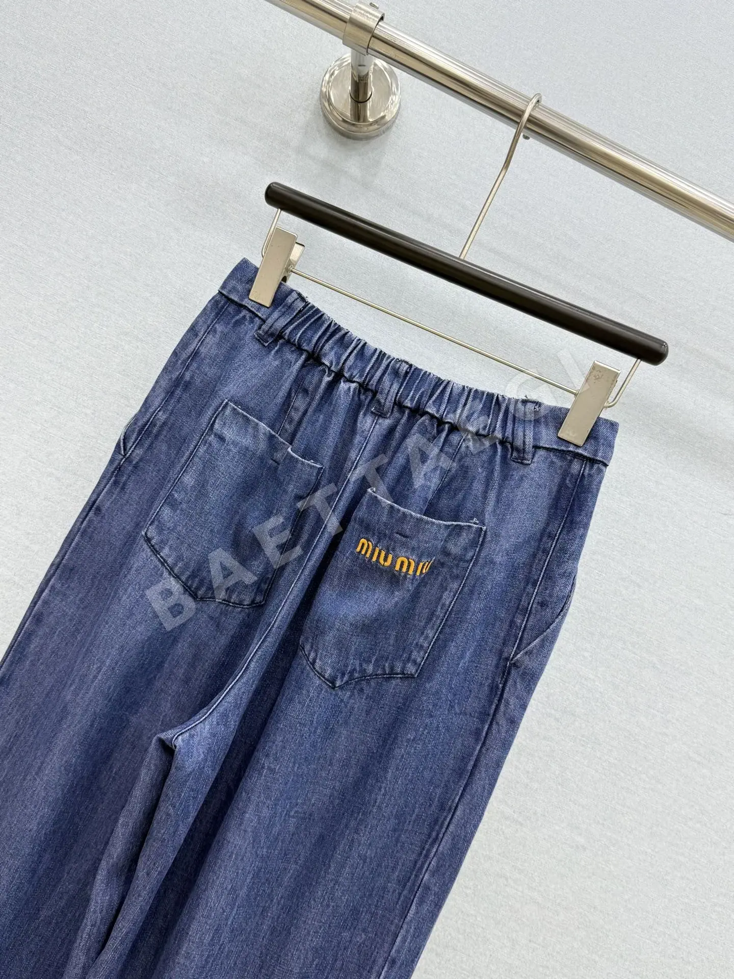 미우미우 컬러 블록 자수 밴딩 데님 팬츠 상세 이미지 7