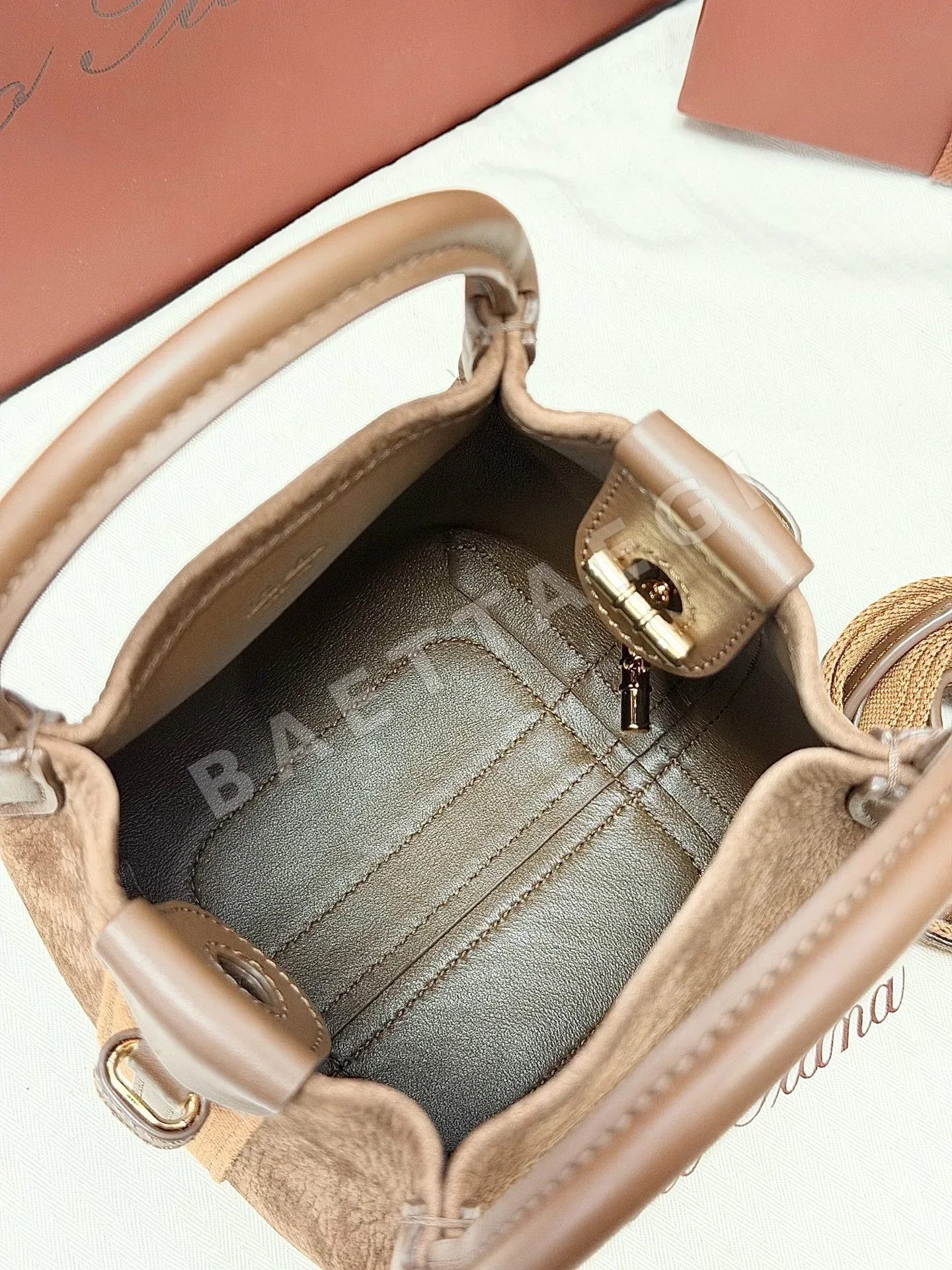로로피아나 베일 미니 버킷백 상세 이미지 9