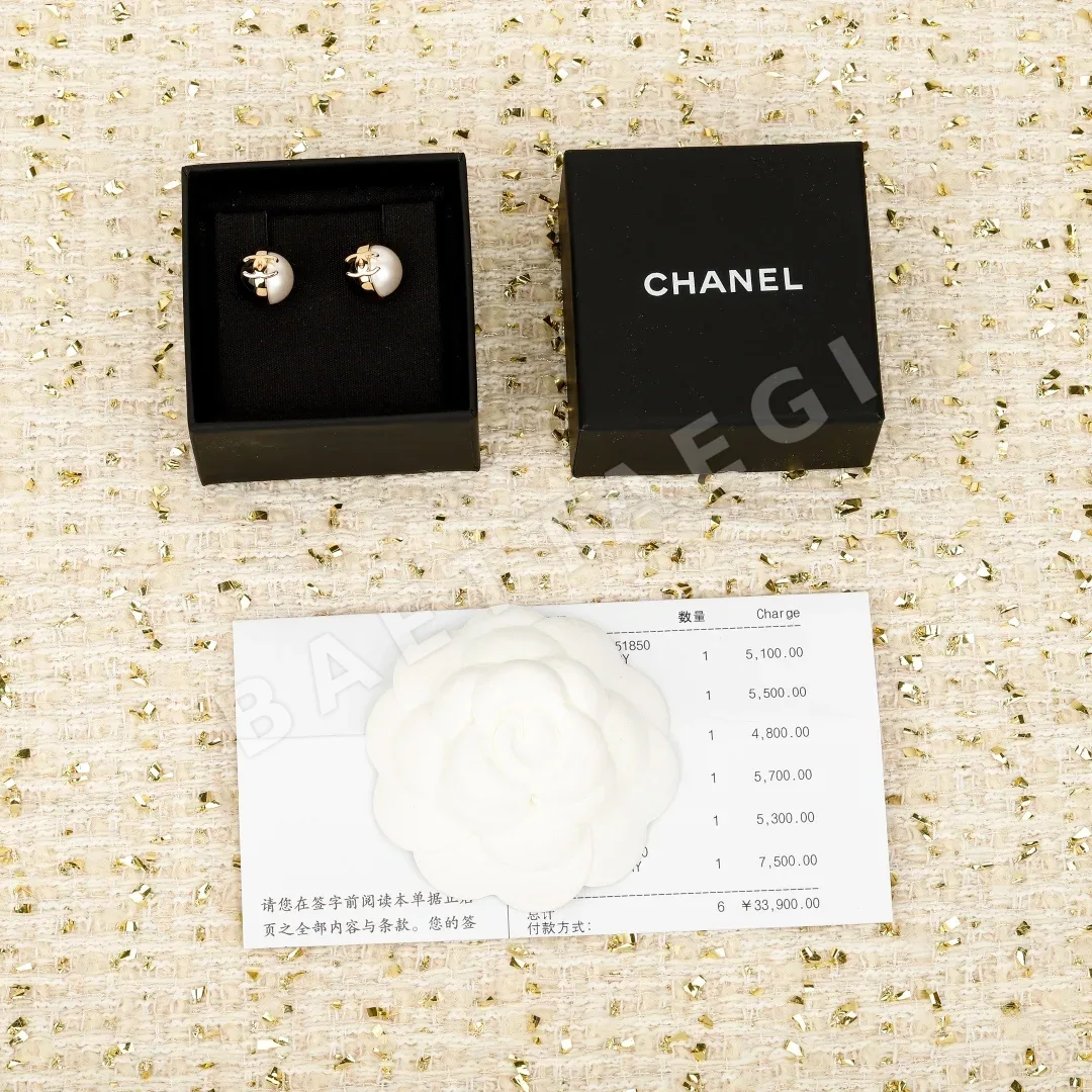 샤넬 블랙&화이트 진주 더블 C 귀걸이 125124