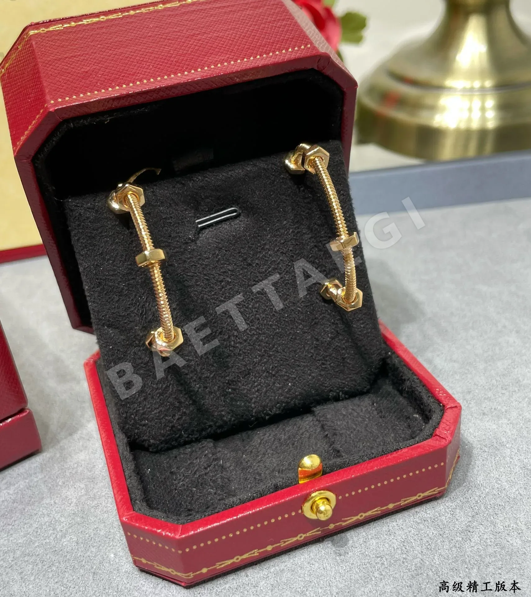 까르띠에 저스트 앵 끌루 18K 골드 스크류 귀걸이 상세 이미지 6
