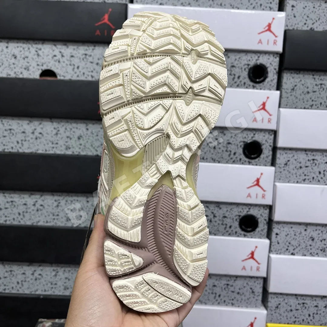 아식스 [XY] 젤 카하나 8 1012A978-101 200348 Asics Gel-Kahana 8 상세 이미지 4