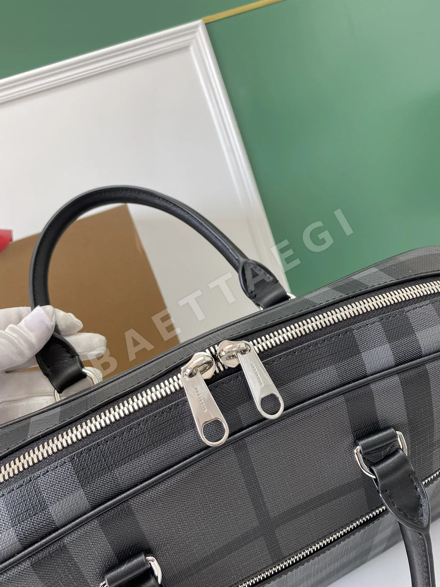 버버리 런던 체크 가죽 브리프케이스 가방 상세 이미지 4