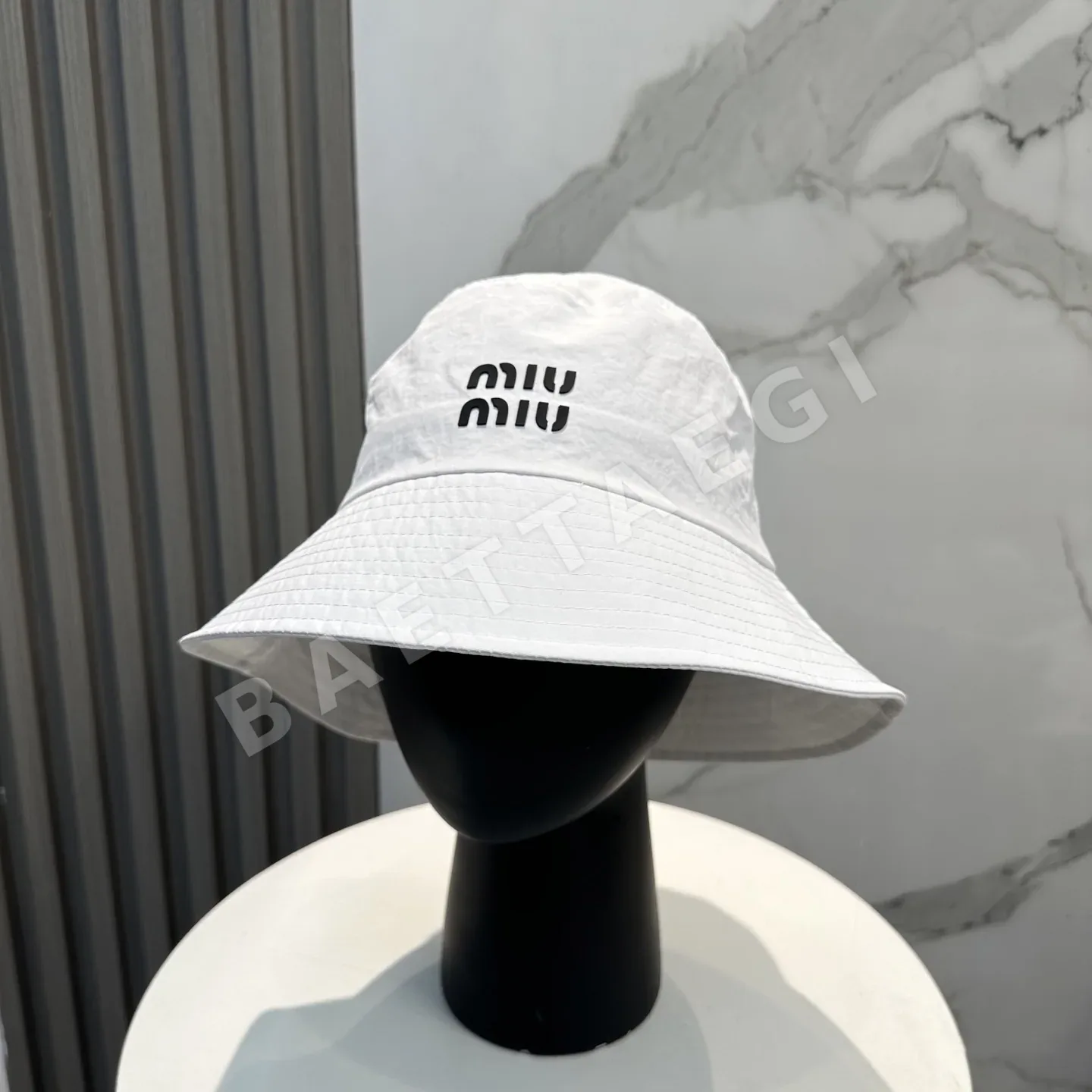 미우미우 경량 버킷햇 모자 119160