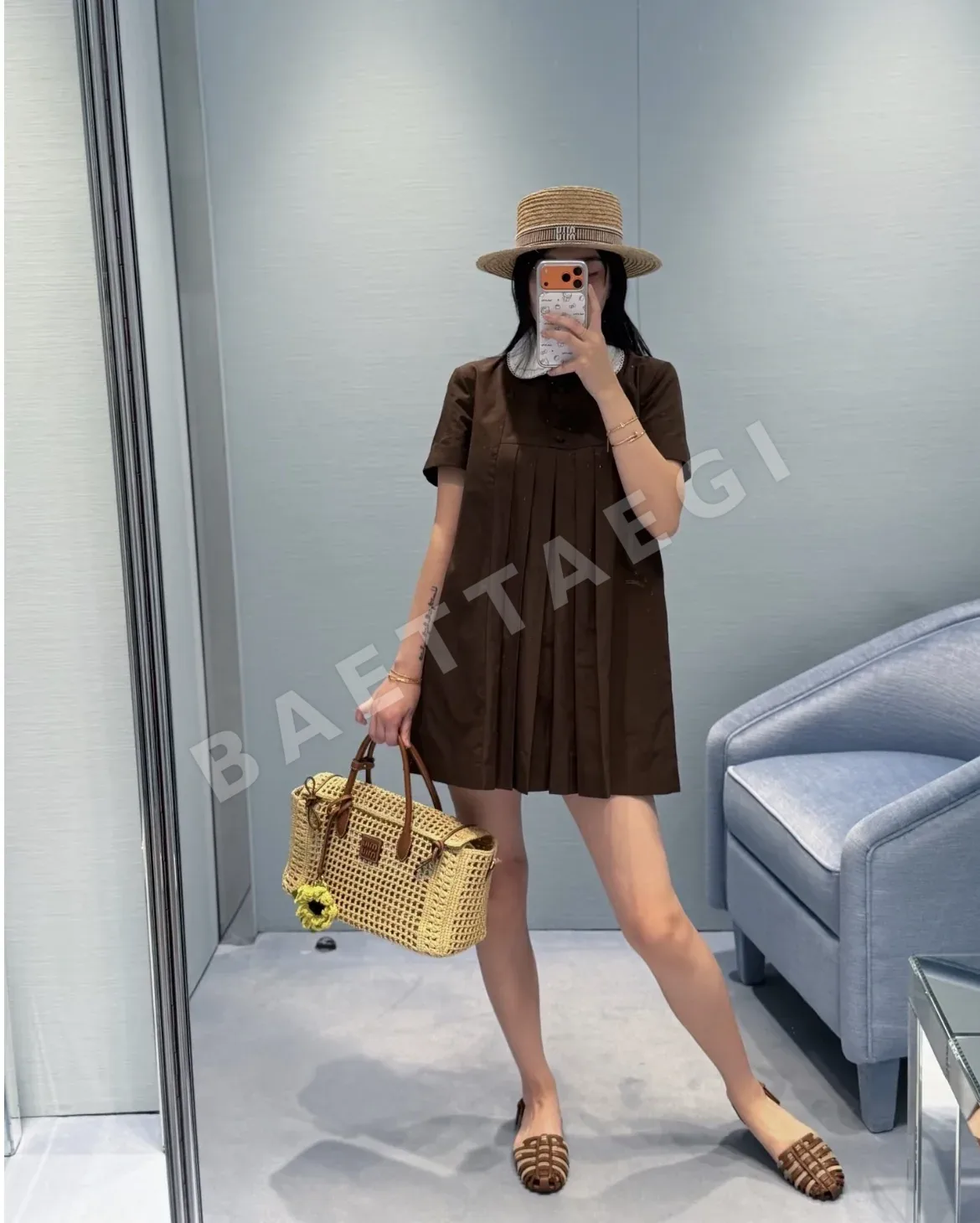 미우미우 브라운 피터팬카라 플리츠 원피스 상세 이미지 5