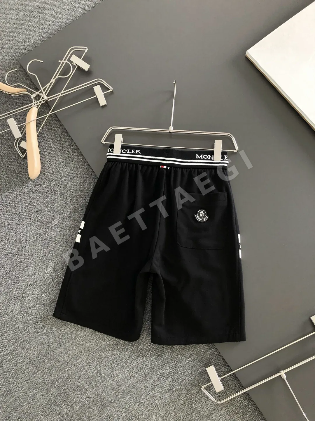 몽클레르 남성 자수 반바지 상세 이미지 3