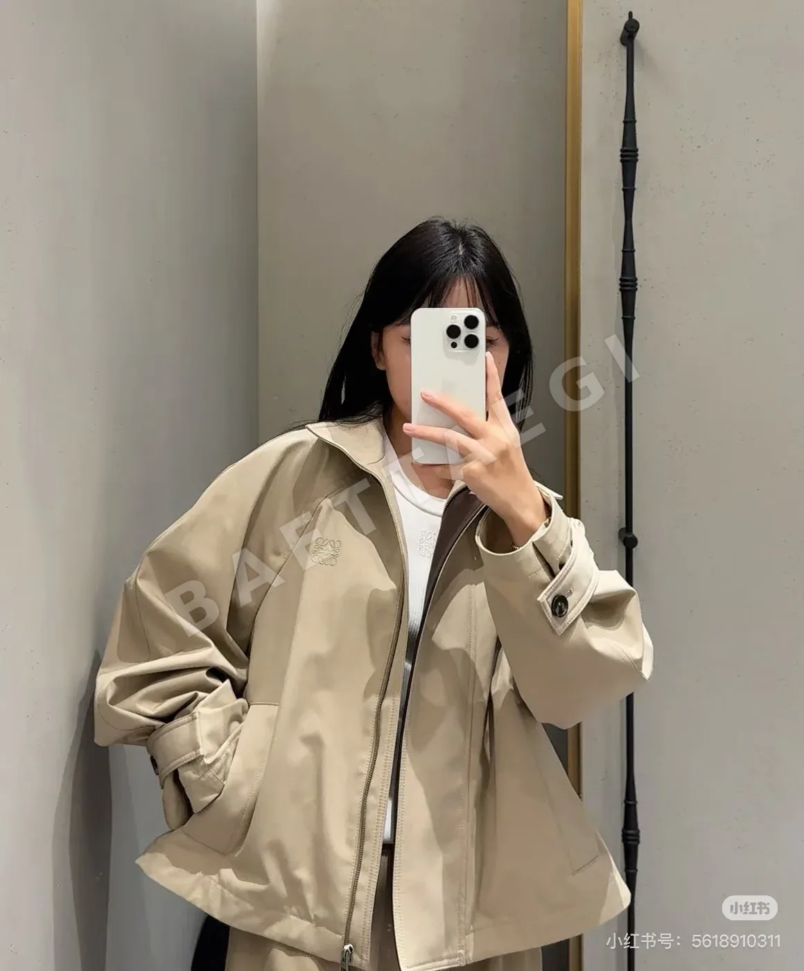 로에베 카키 블록 가죽 벨트 여성 자켓 상세 이미지 7
