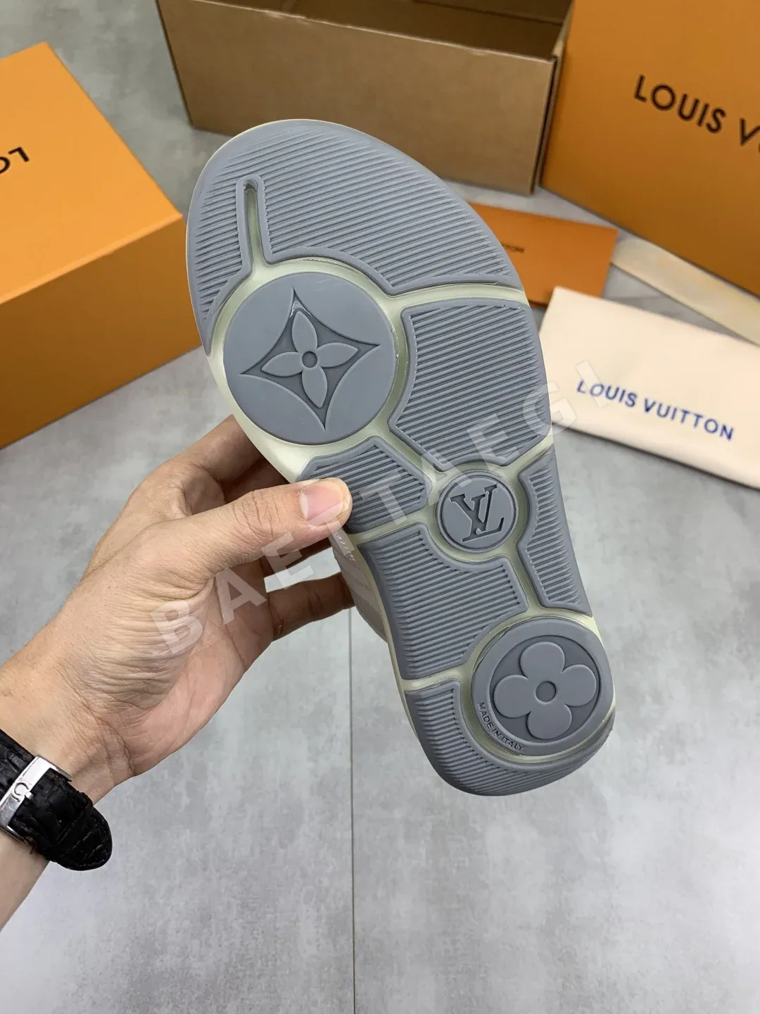루이비통 LV 런 2.0 메시 소가죽 스니커즈 상세 이미지 9