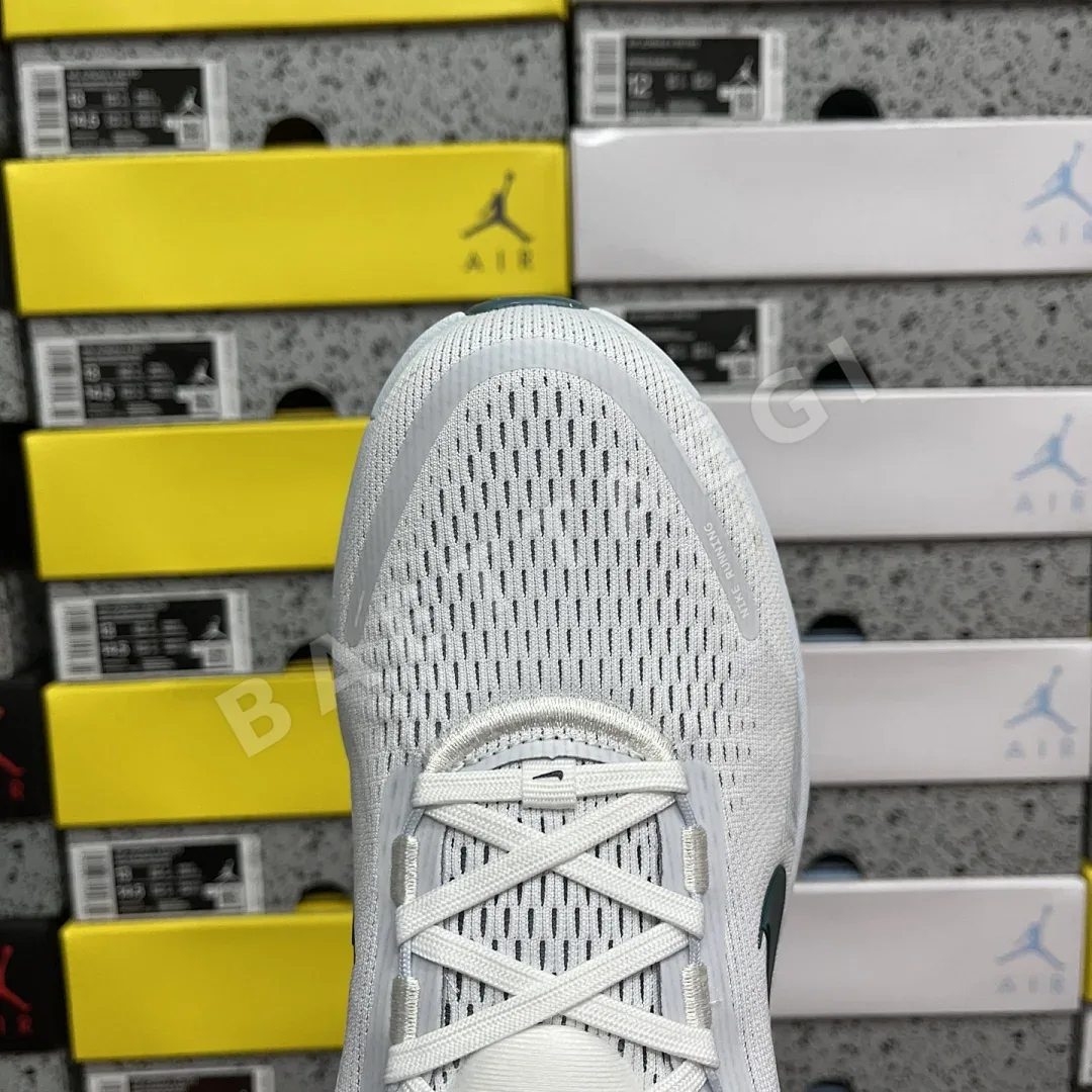 나이키 줌 보메로 18 HM6804-103 201102 Nike Zoom Vomero 18 상세 이미지 6