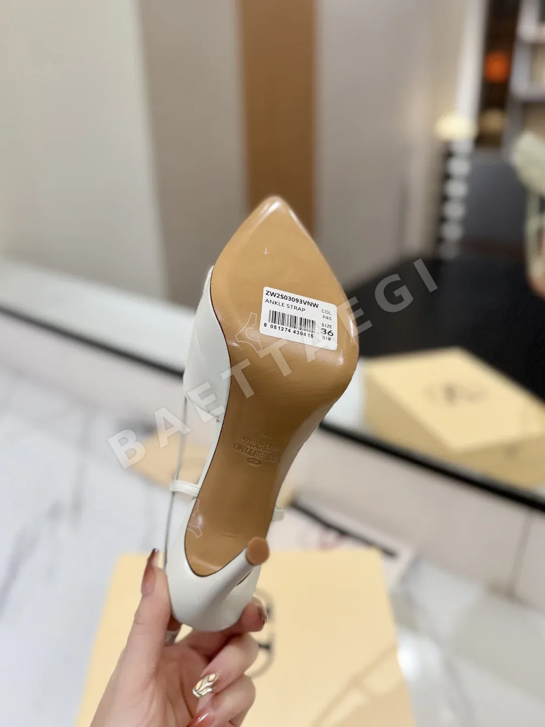 발렌티노 V 버클 백리스 샌들 상세 이미지 9