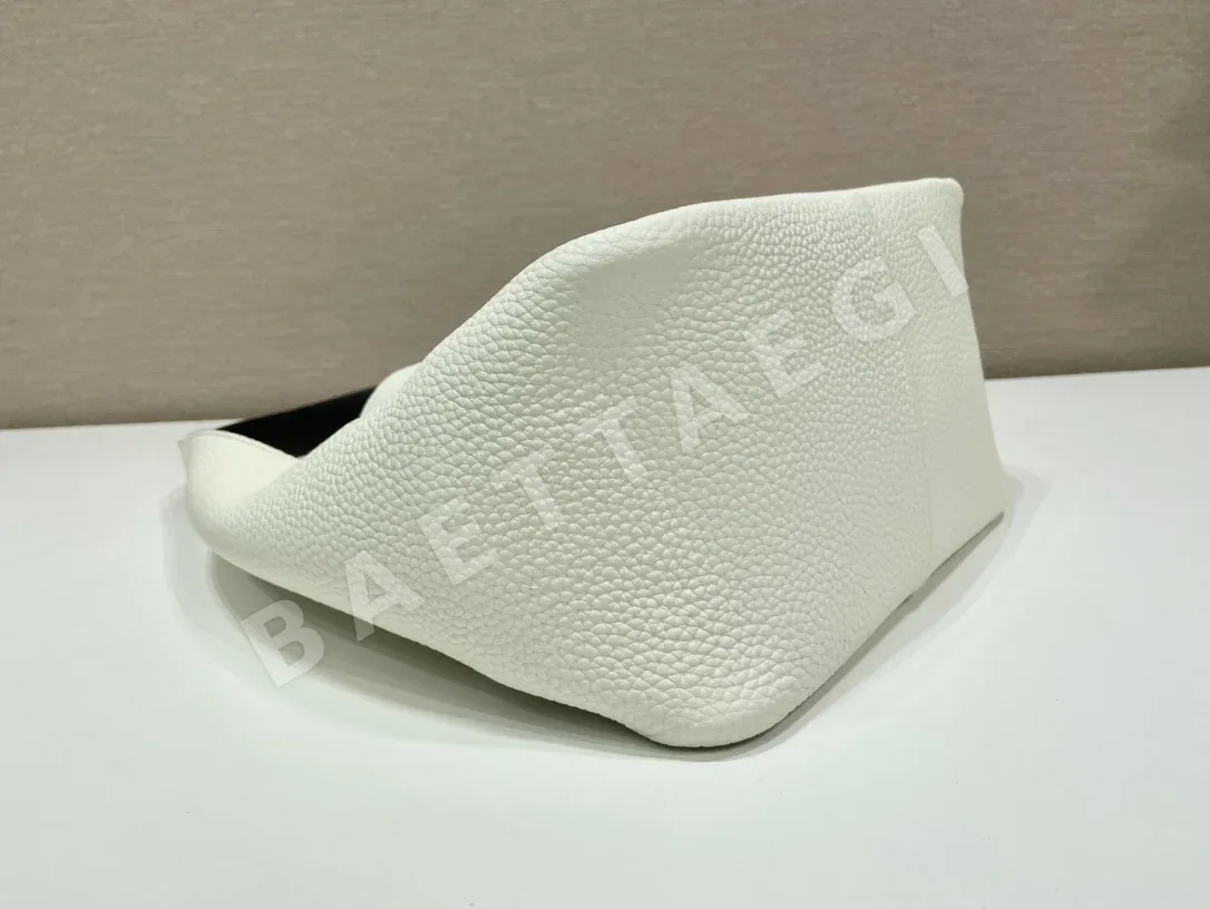 프라다 카프스킨 버킷 토트백 1BC127 상세 이미지 5