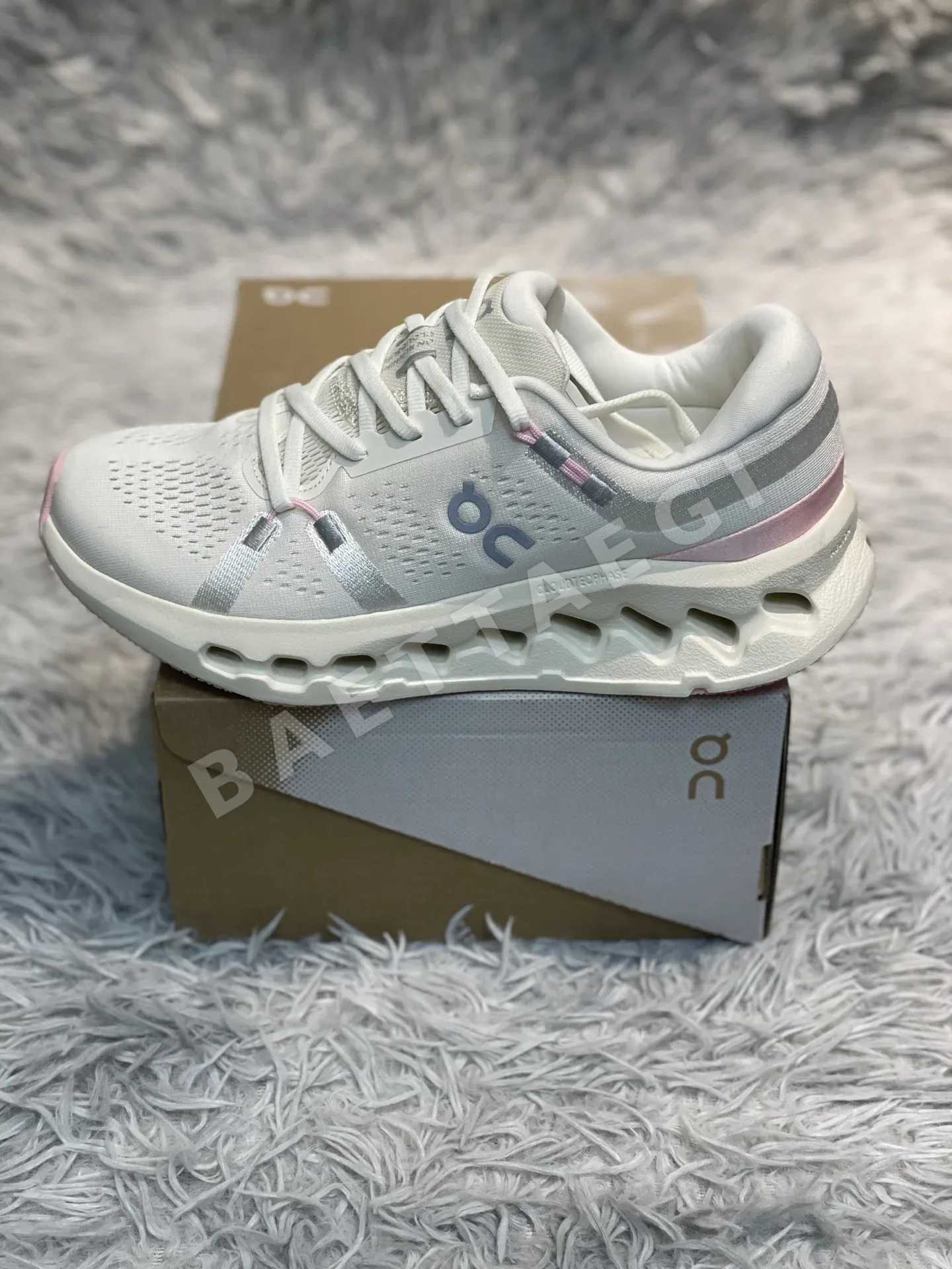 ON Cloudsurfer 2 여성용 신발 상세 이미지 8