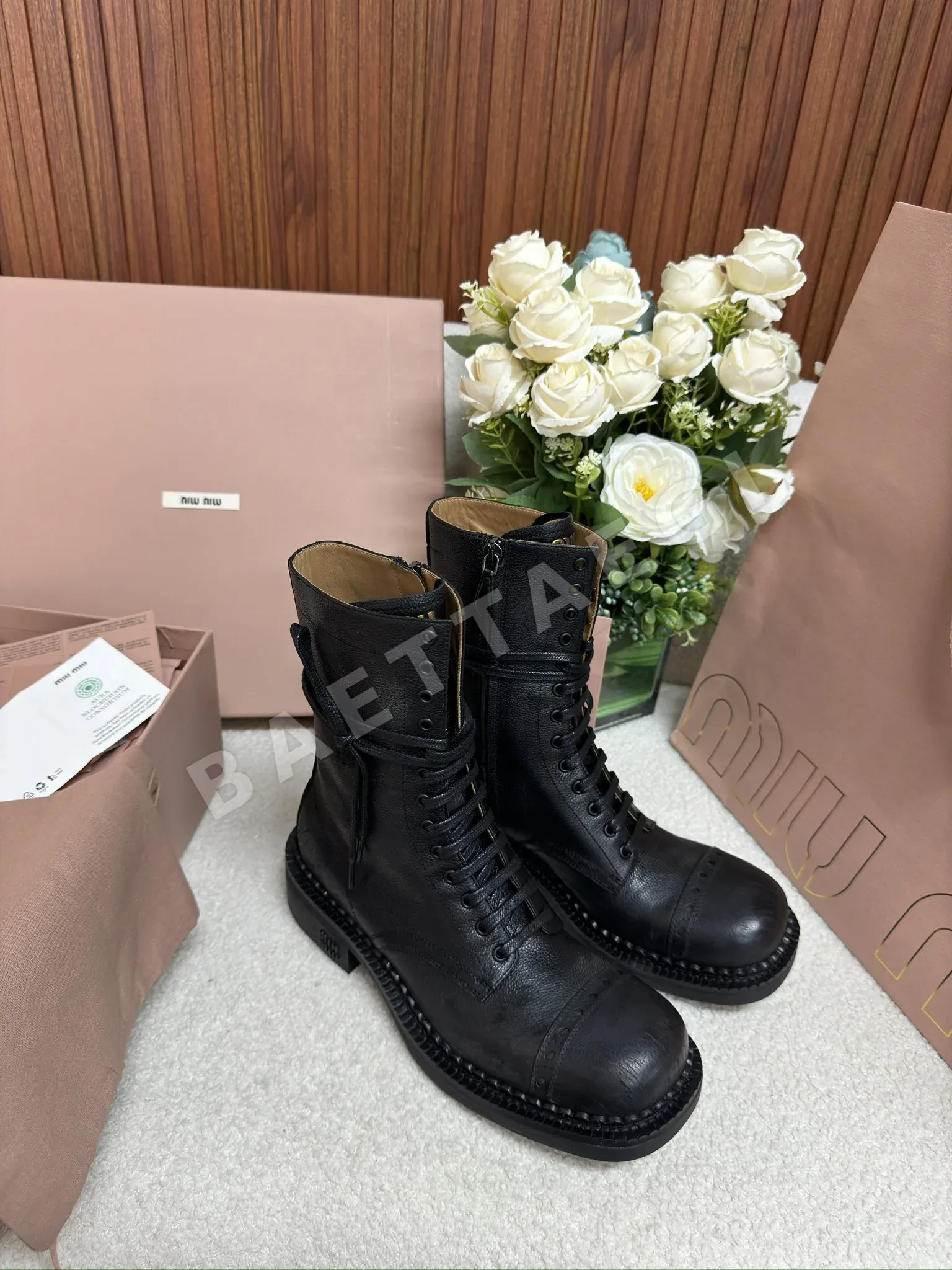 미우미우 레이스업 소가죽 앵클 부츠 93859