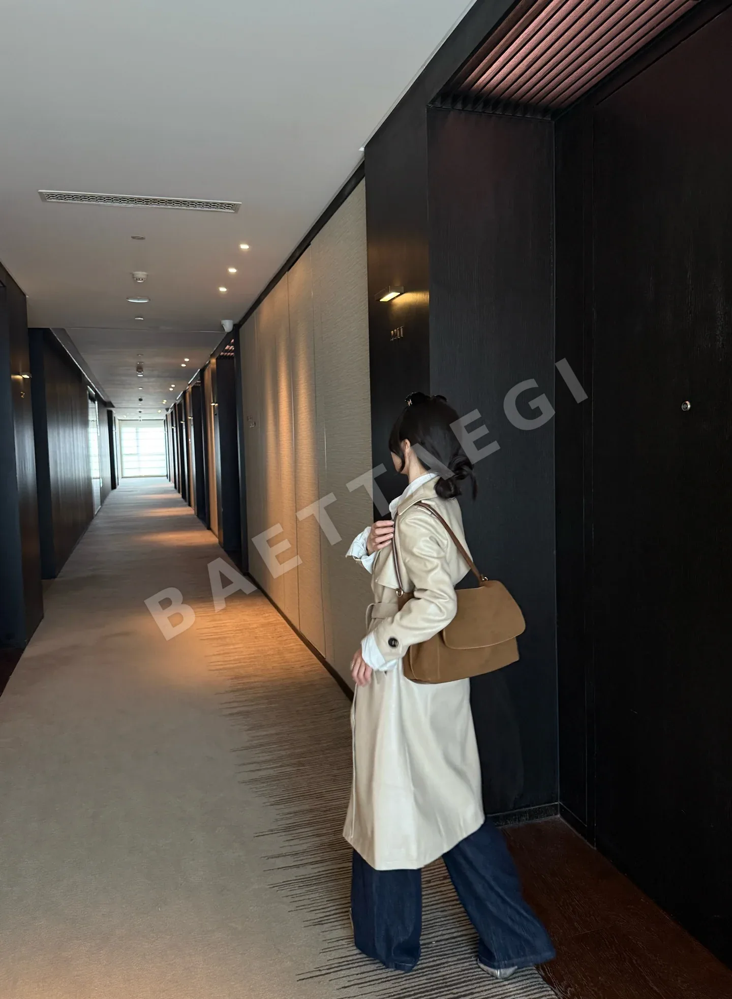 버버리 켄징턴 가죽 트렌치코트 여성 자켓 상세 이미지 9