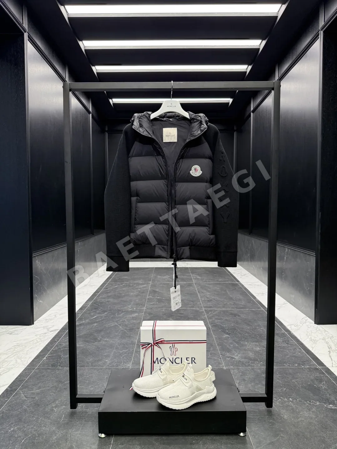 몽클레르 x 크리스토퍼 랙시 퀼팅 다운 패딩 재킷 상세 이미지 3