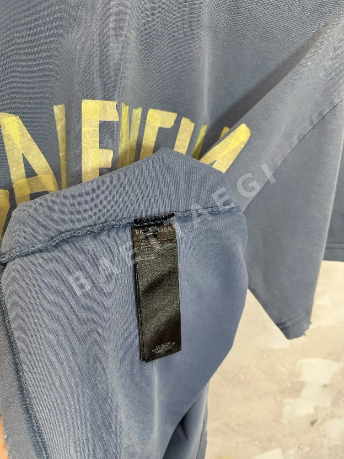 발렌시아가 워시 가공 데미지 반팔 티셔츠 상세 이미지 9