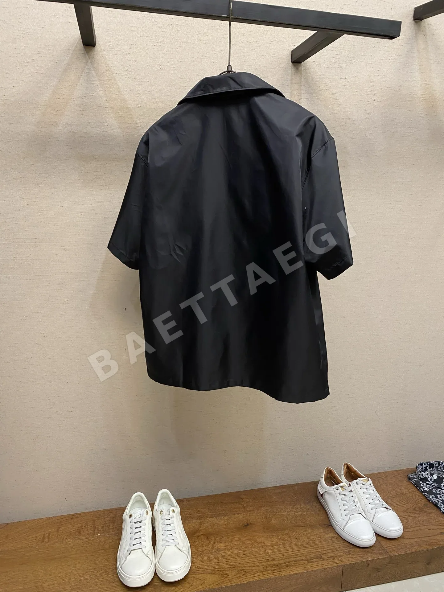 프라다 리사이클 나일론 스트랩 패치 포켓 반팔 셔츠 상세 이미지 2