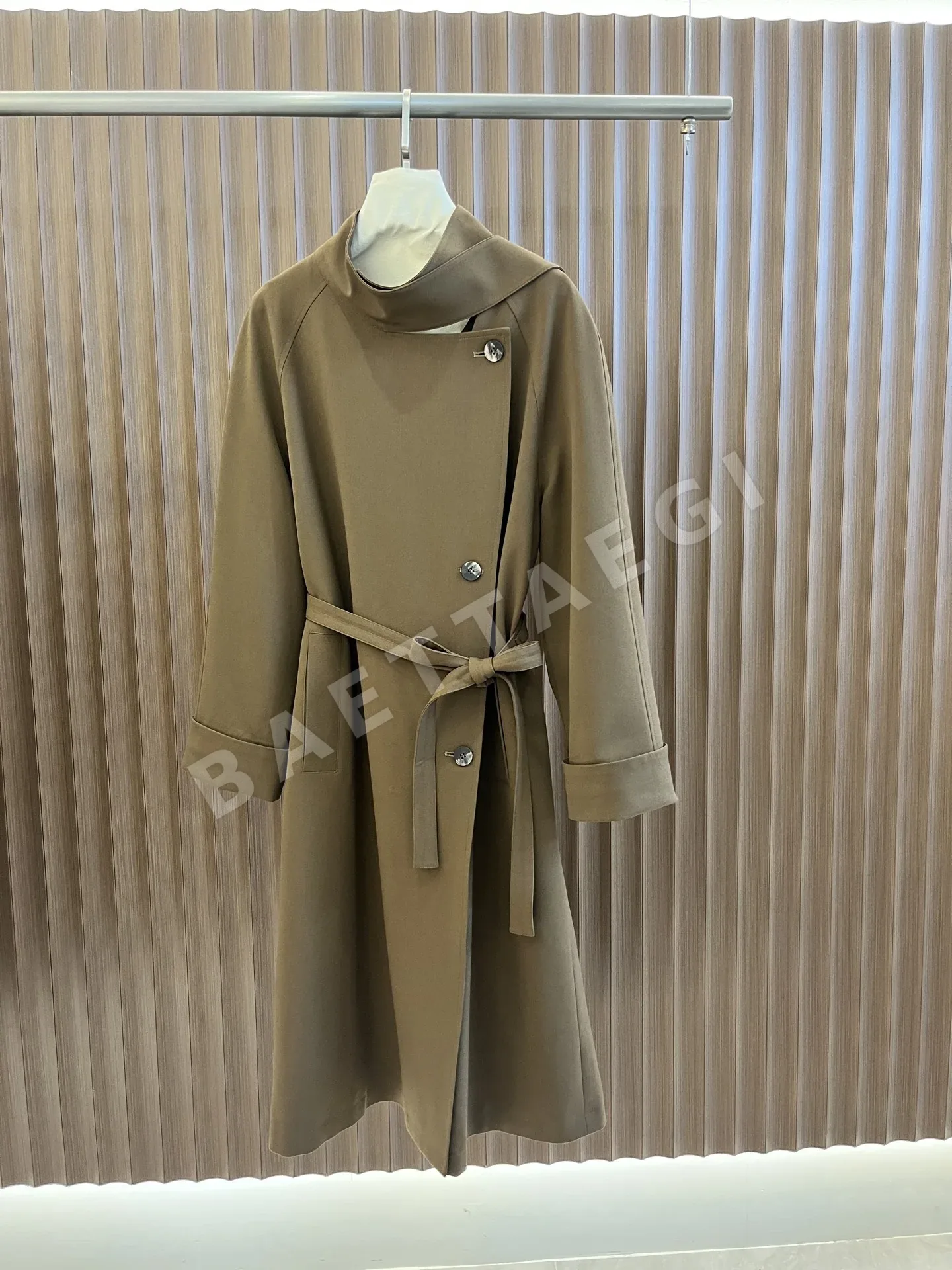 브루넬로쿠치넬리 스탠드카라 버튼 벨트 자켓 상세 이미지 7
