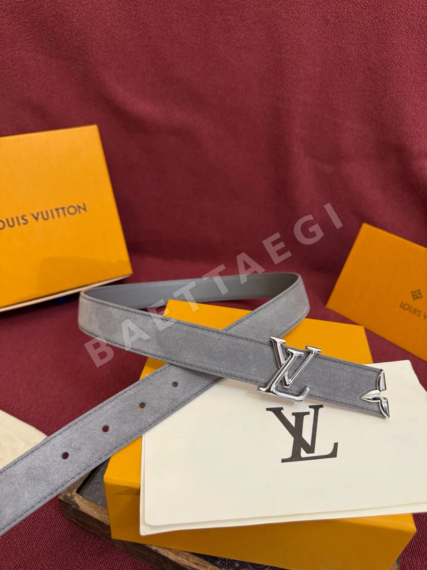 루이비통 LV 이니셜 골드 버클 스웨이드 벨트 상세 이미지 7