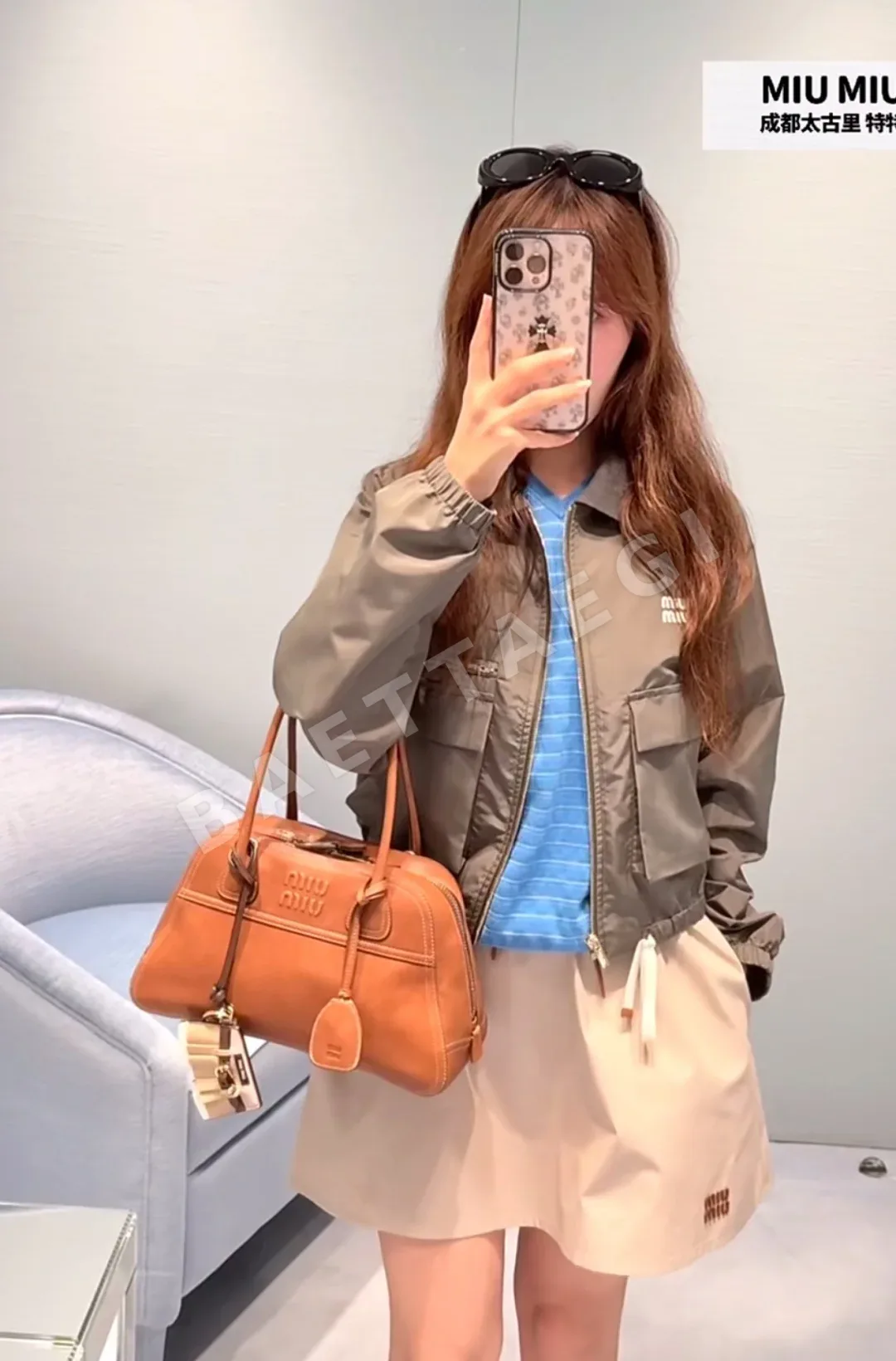 미우미우 블루 화이트 스트라이프 V넥 반팔 티셔츠 상세 이미지 4