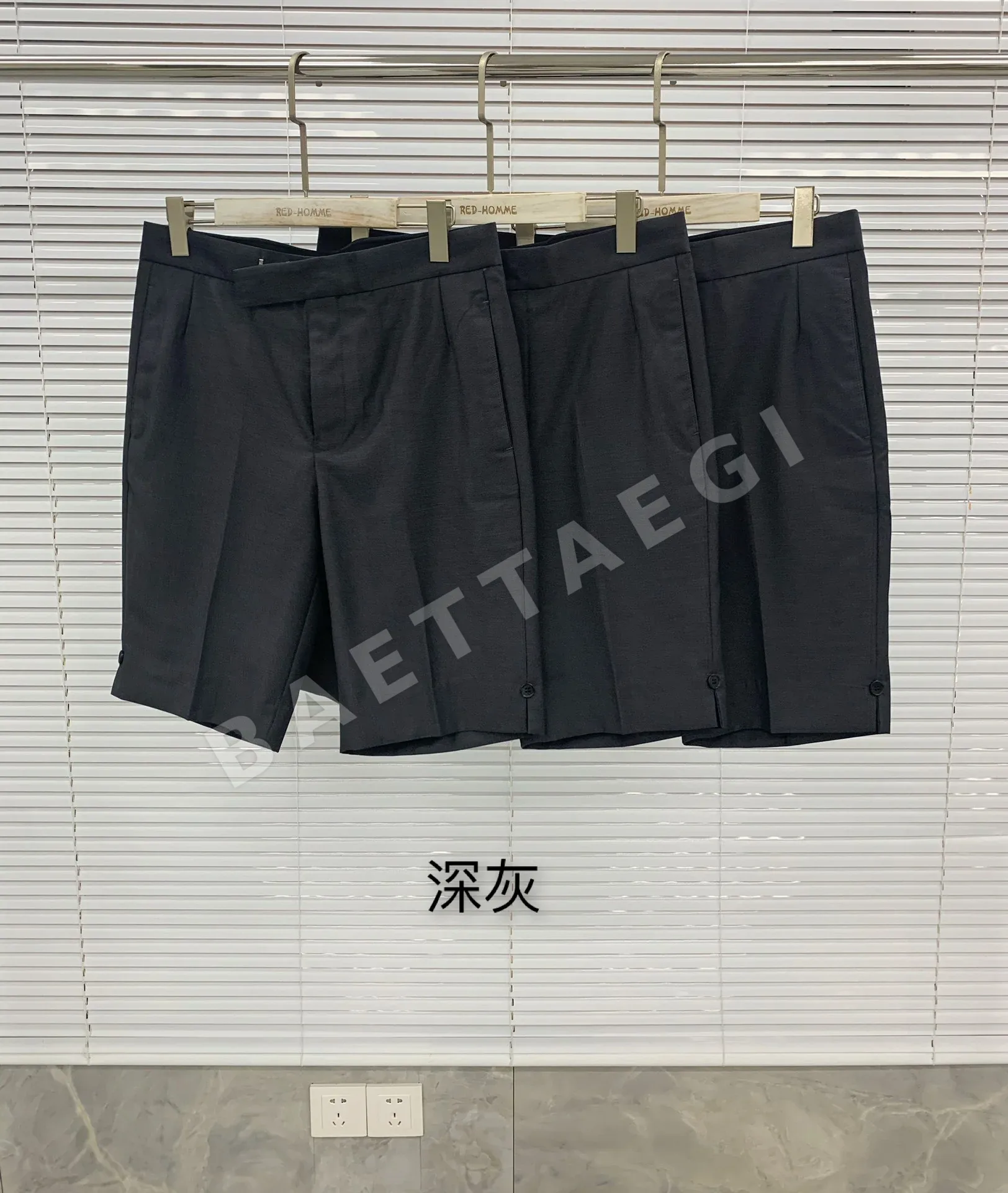 톰브라운 클래식 남성 반바지 126338