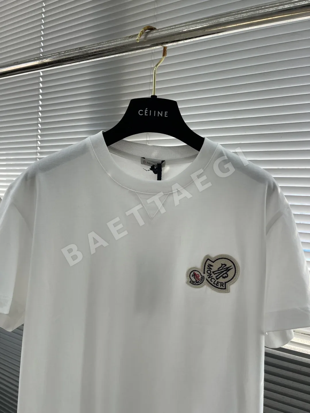 몽클레르 더블 로고 패치 반팔 티셔츠 상세 이미지 2