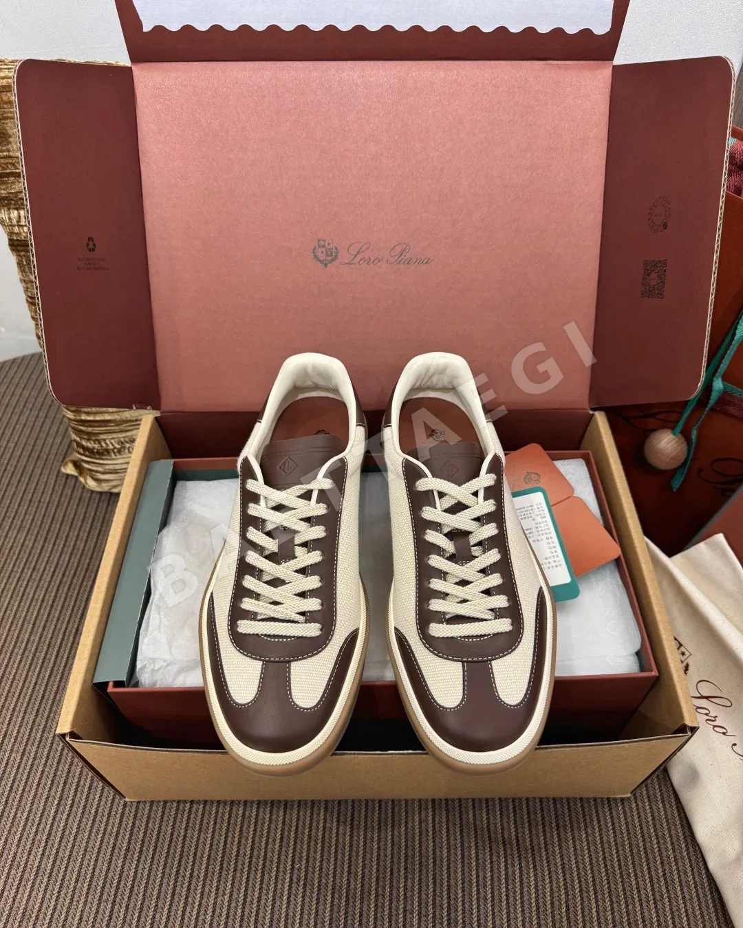 로로피아나 천연가죽 트레이닝 슈즈 98241