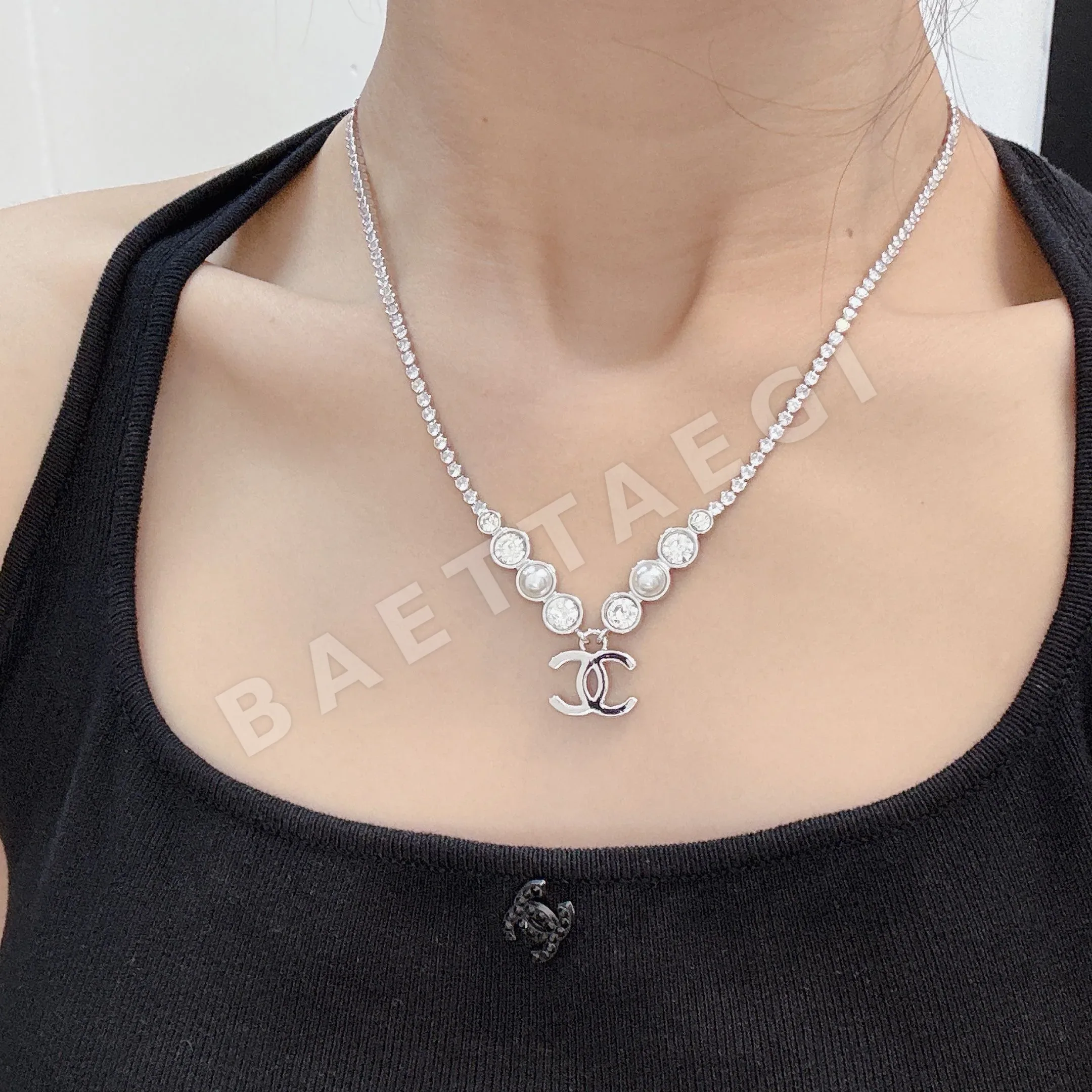 샤넬 더블 C 하트 수련 엠보싱 목걸이 153776