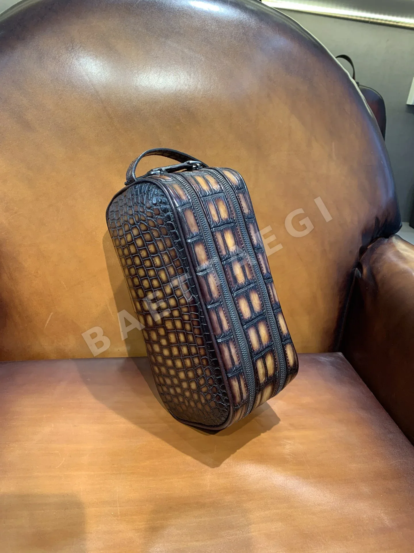 벨루티 크로커다일 가죽 화장품 파우치 159678