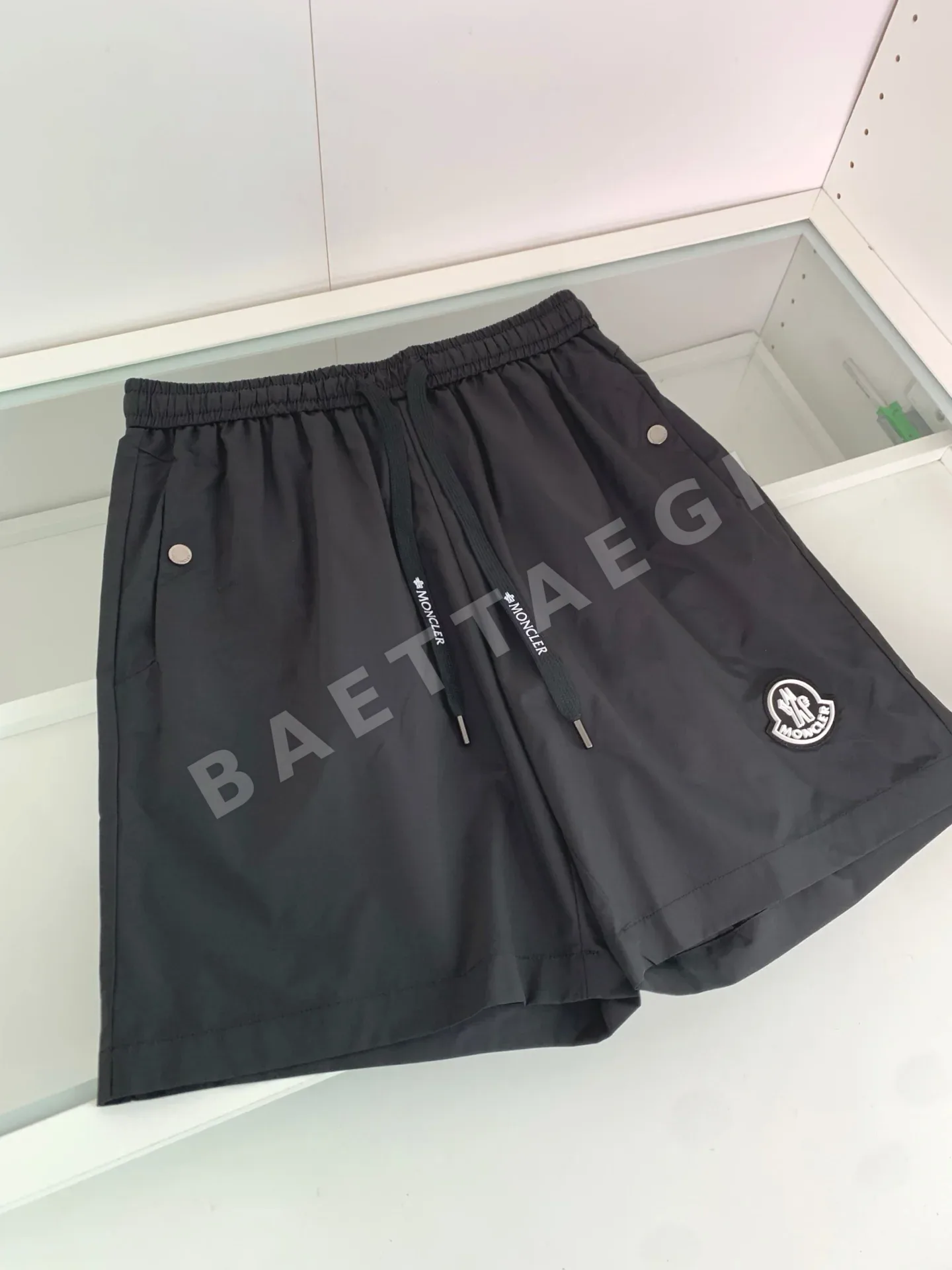 몽클레르 드로스트링 메시 포켓 남성 반바지 상세 이미지 3