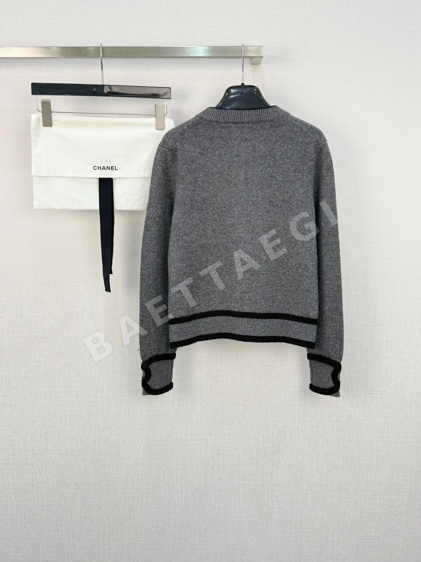 샤넬 크루넥 메탈 버튼 더블 포켓 자켓 상세 이미지 2