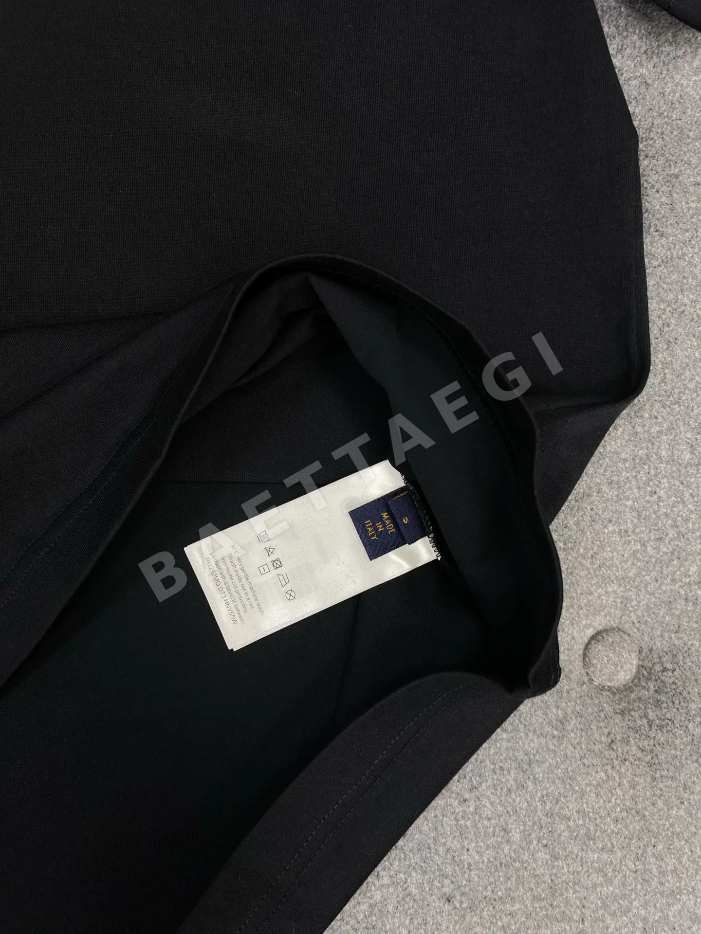 루이비통 엠보스 반팔 티셔츠 상세 이미지 9