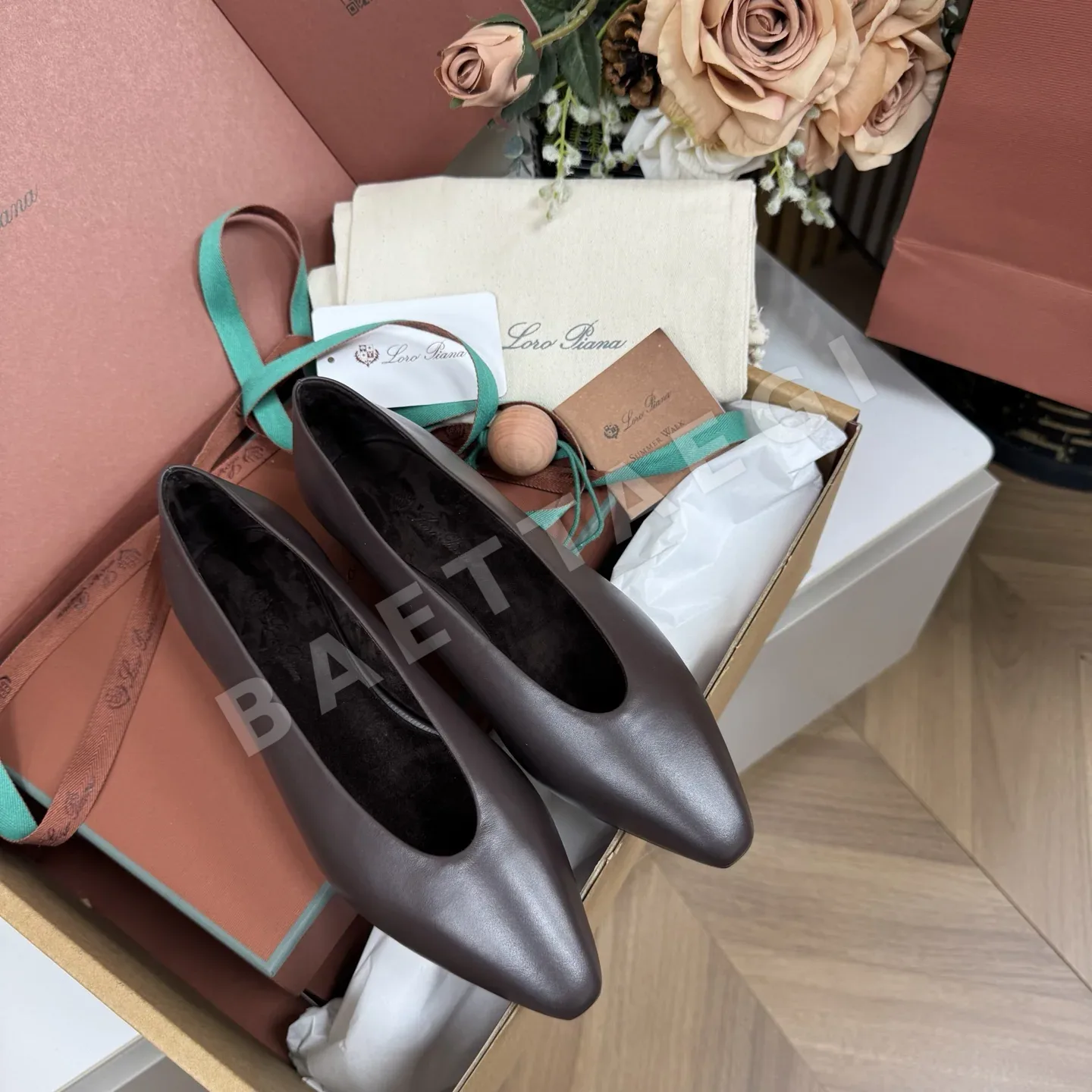 로로피아나 힐 여성 소가죽 약간 둥근 앞코 187065