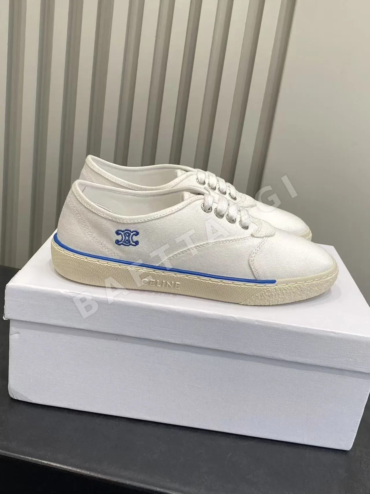 셀린느 자수 캔버스 비스킷 슈즈 132678