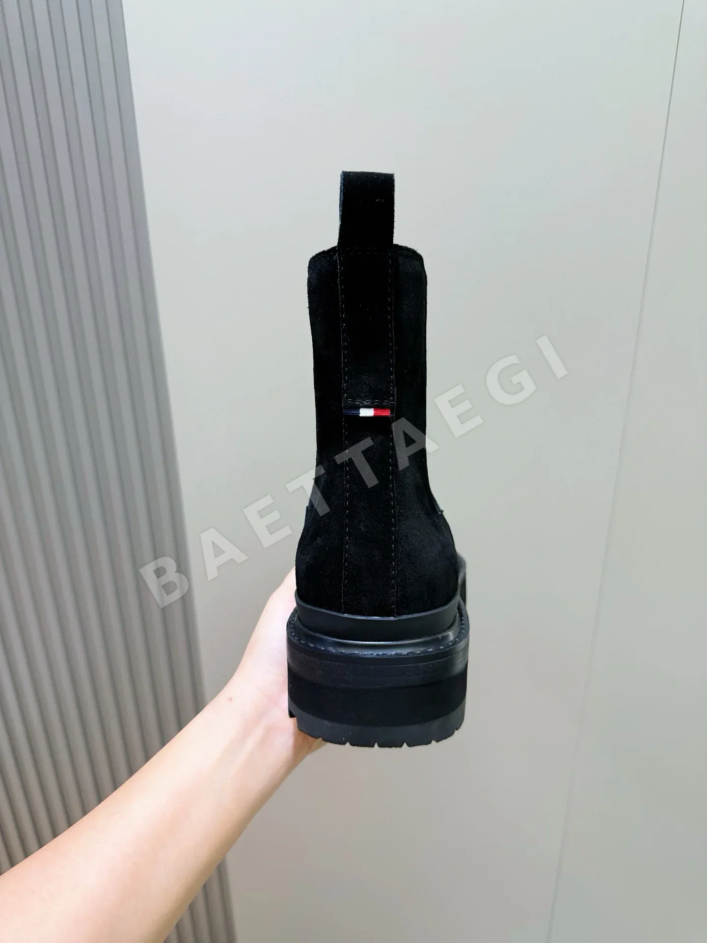 몽클레르 부츠 남성 소가죽 하이컷 디자인 상세 이미지 6