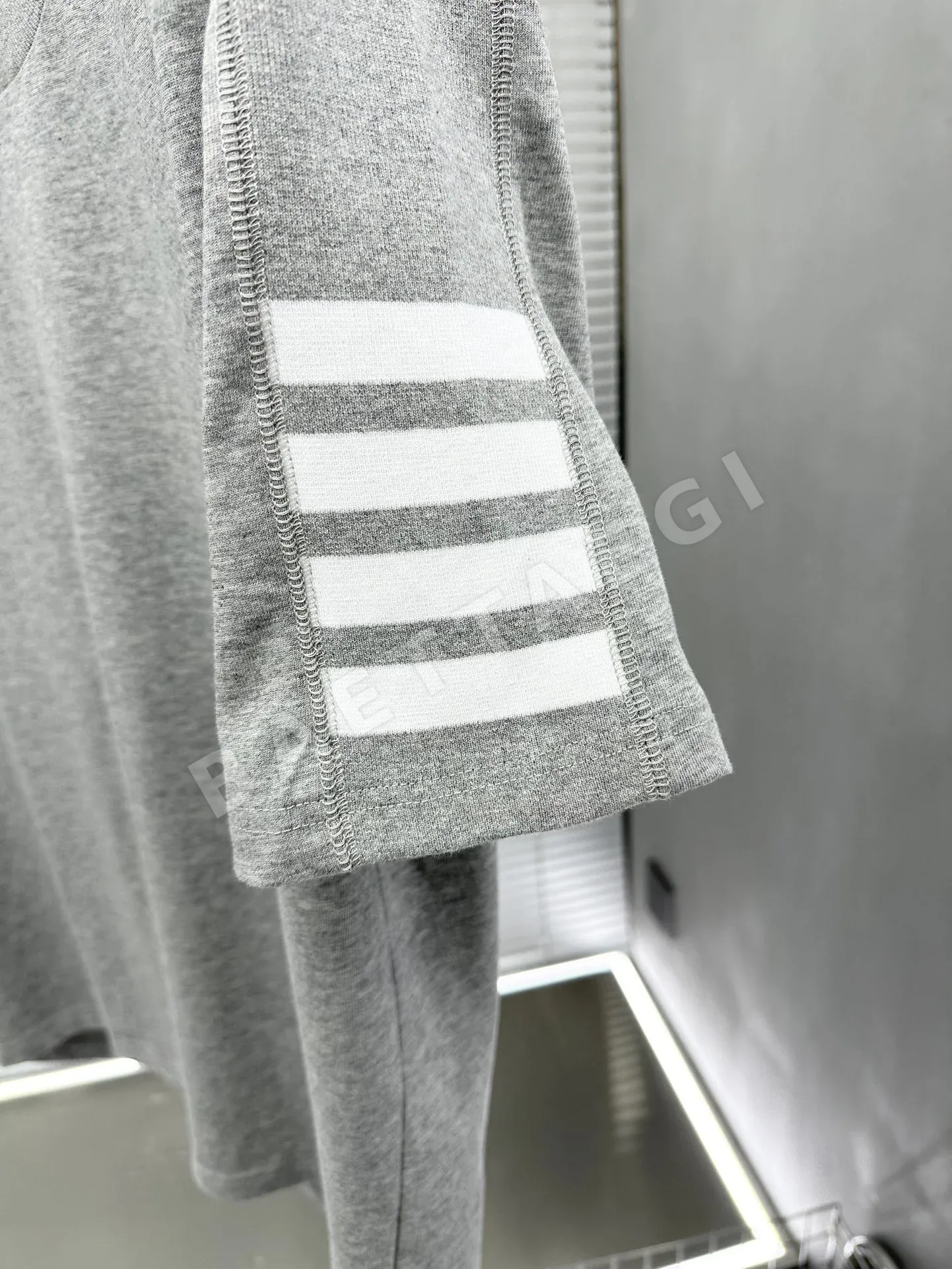 톰브라운 남성 반팔 상세 이미지 4