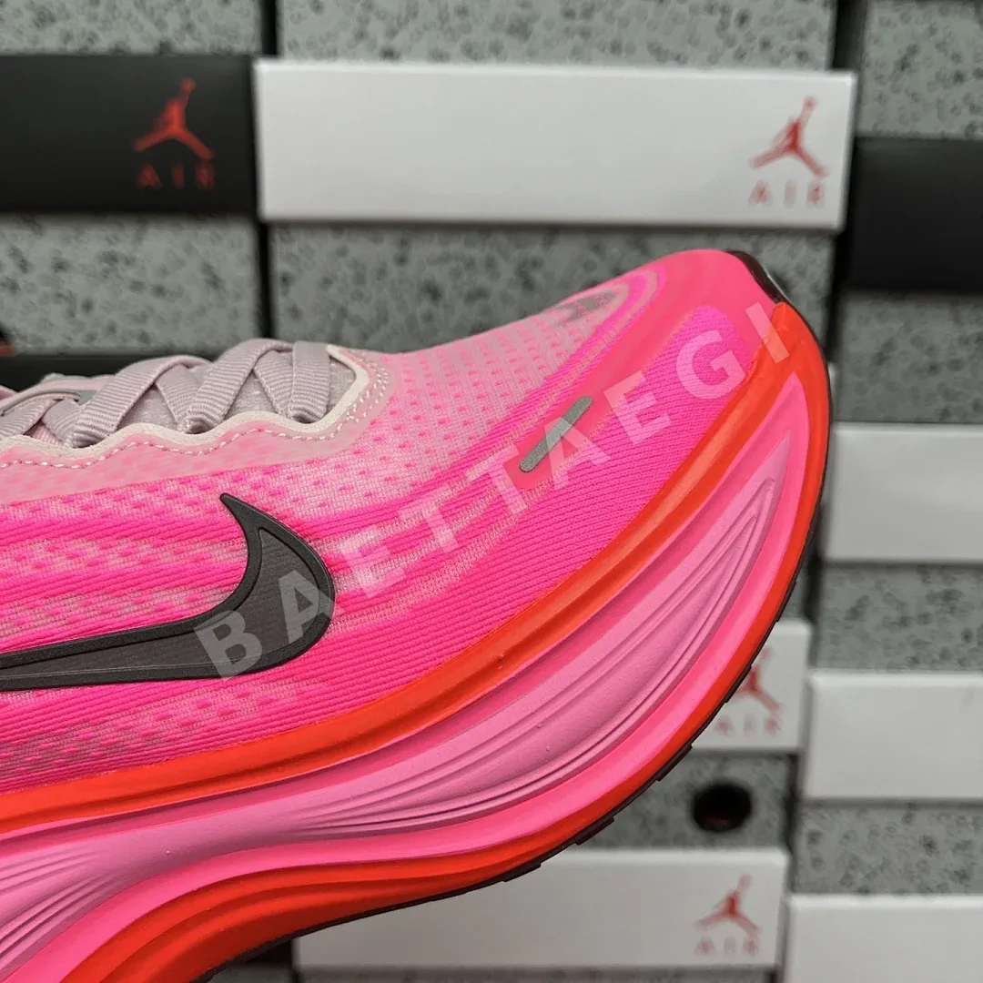 나이키 줌 보메로 18 HV8154-604 201116 Nike Zoom Vomero 18 상세 이미지 7