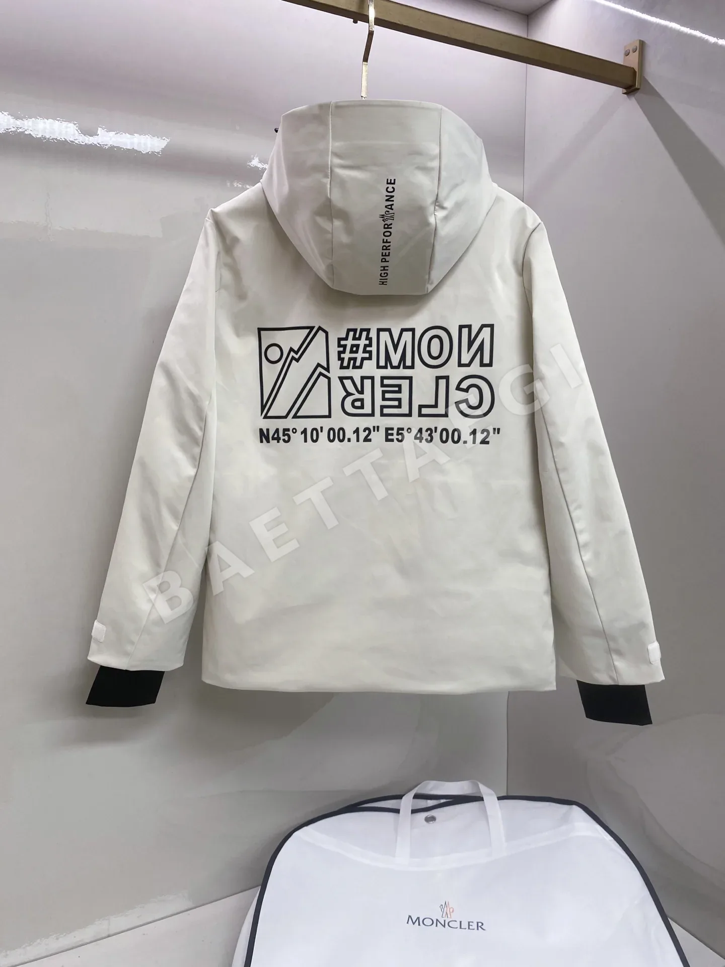 몽클레르 그레노블(Moncler Grenoble) 기능성 후드 스키 자켓 다운 패딩 상세 이미지 2