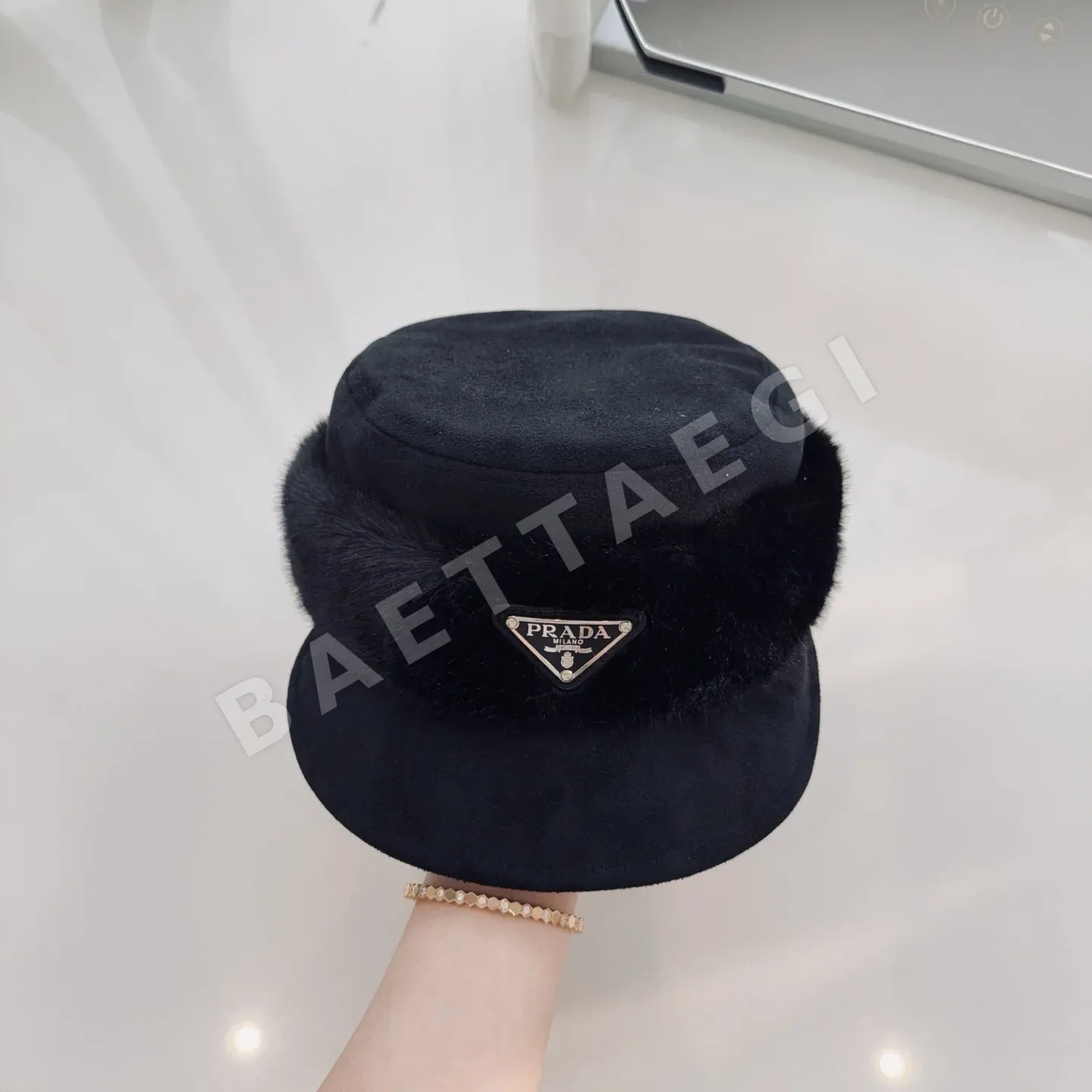 프라다 스웨이드 승마 모자 상세 이미지 7